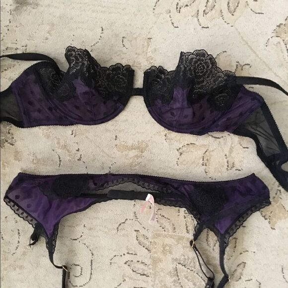 Victoria’s Secret set, new. - Picture 2 of 3